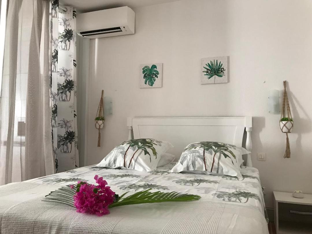 COEUR TIARE studio lounge piscine plage cocotiers Saint-Francois  Exterior foto