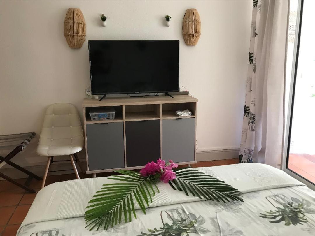 COEUR TIARE studio lounge piscine plage cocotiers Saint-Francois  Exterior foto
